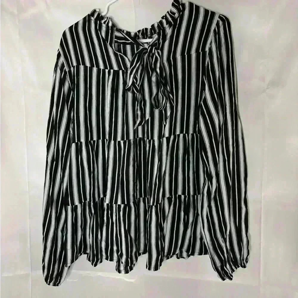 Womens size medium savanna Jane brand shirt, #O508 - Picture 2 of 4